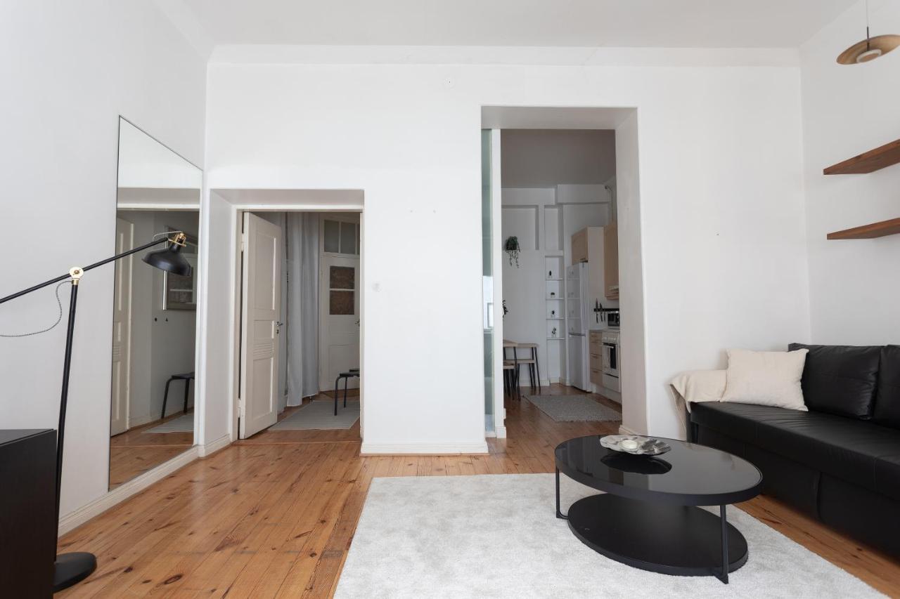 Idyllinen Valoisa Huoneisto Ullanlinnassa. Helsinki Esterno foto