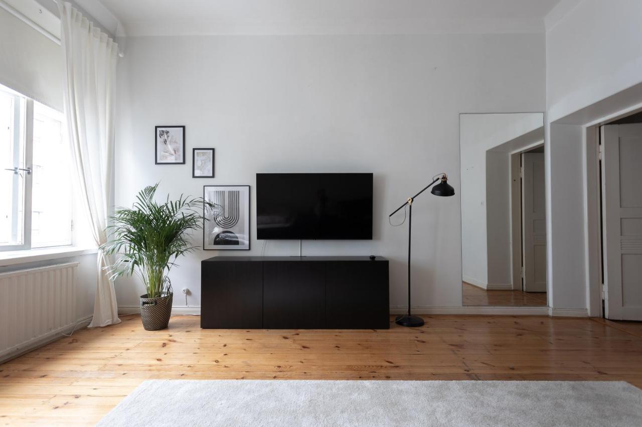 Idyllinen Valoisa Huoneisto Ullanlinnassa. Helsinki Esterno foto