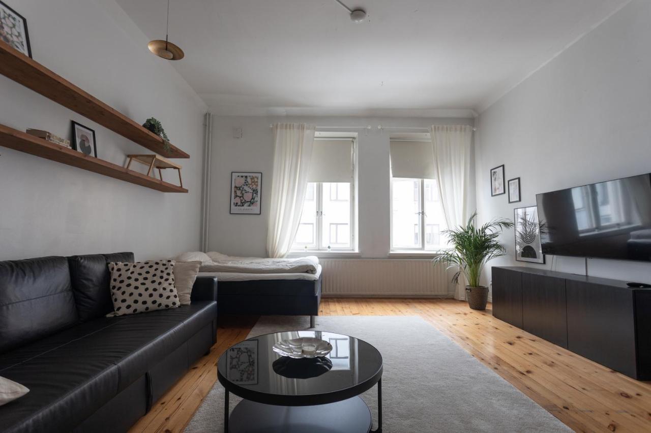 Idyllinen Valoisa Huoneisto Ullanlinnassa. Helsinki Esterno foto